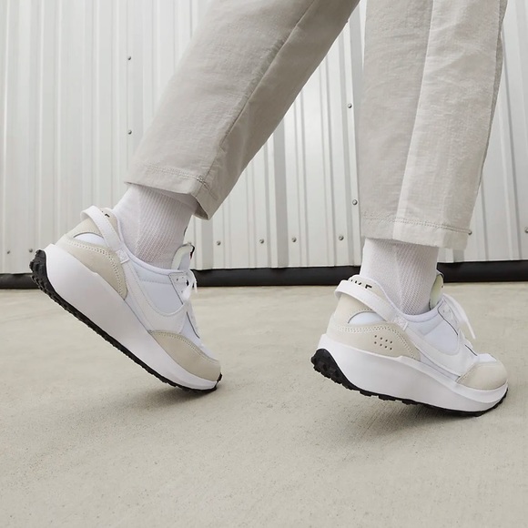 NIB Nike Waffle Debut Trainers Women’s 6.5 - Picture 4 of 15